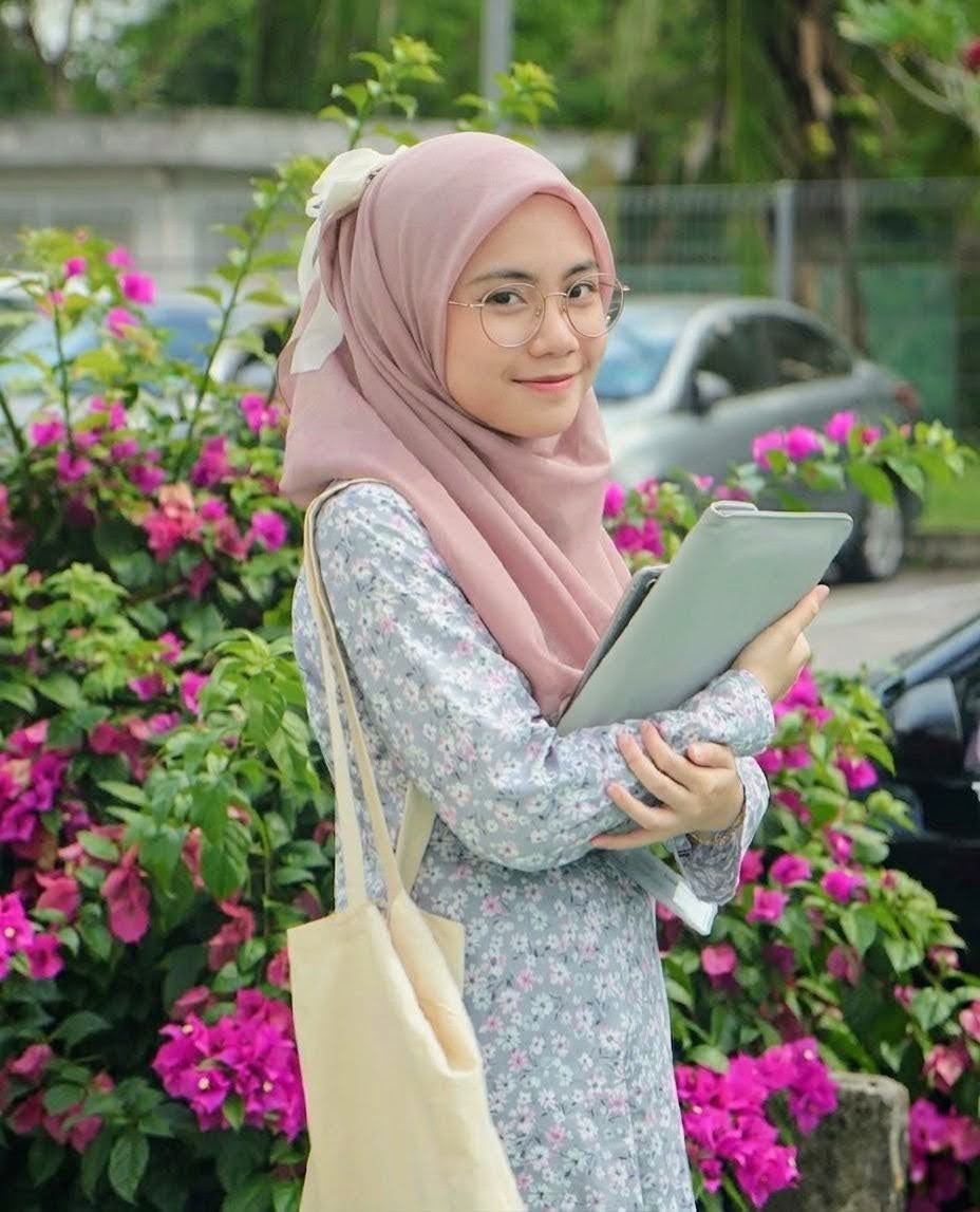 Nur Arefa - Front
